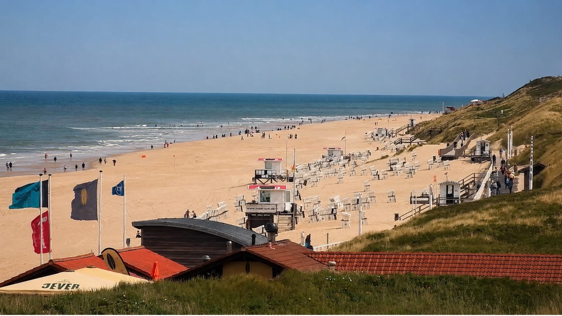 HD Live Webcam in Westerland auf Sylt mit Blick auf Strandpromenade, Hauptstrand und Nordseeküste.